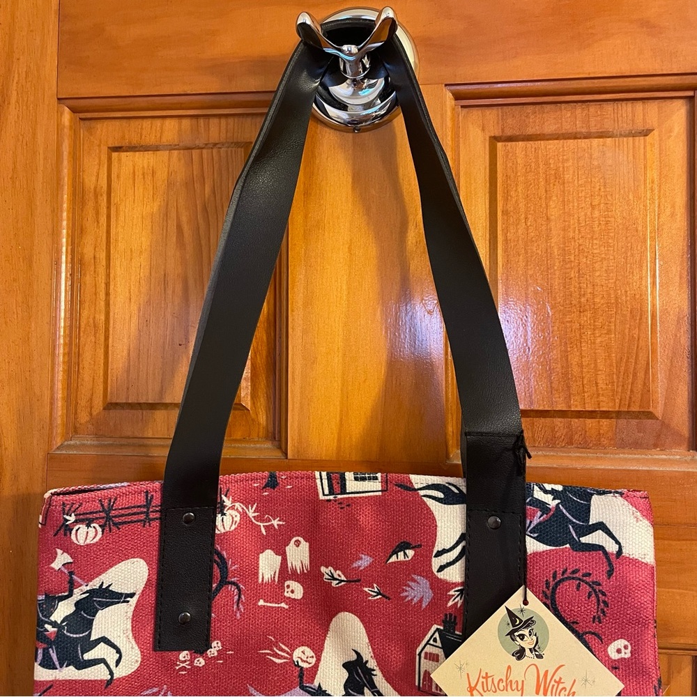 NWT HEADLESS HORSEMAN “KITSCHY WITCH” BRAND TOTE BAG Halloween Sleepy Hallow - Picture 13 of 15